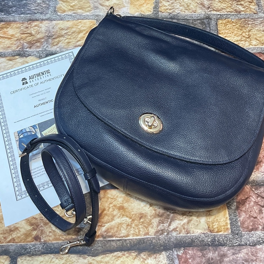 Coach Turnlock Hobo Crossbody Bag Pebbled Leather Navy Luxury Office Authentic